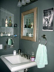 Upstairs bathroom 2